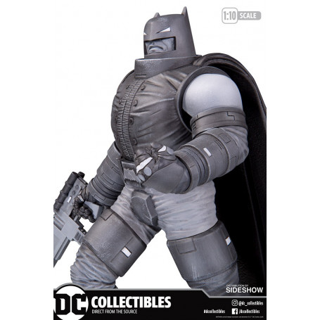 DC Direct Armored Batman Black & White estatua de Frank Miller