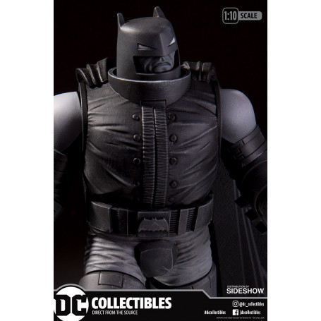 DC Direct Armored Batman Black & White estatua de Frank Miller
