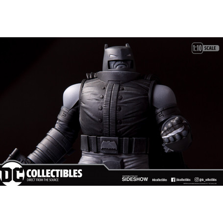 DC Direct Armored Batman Black & White estatua de Frank Miller