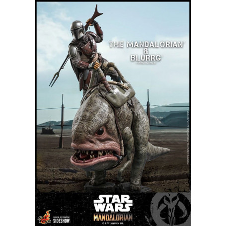 Hot Toys Star Wars - El Mandaloriano y Blurrg