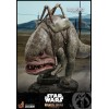 Hot Toys Star Wars - El Mandaloriano y Blurrg