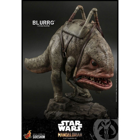 Hot Toys Star Wars - El Mandaloriano y Blurrg