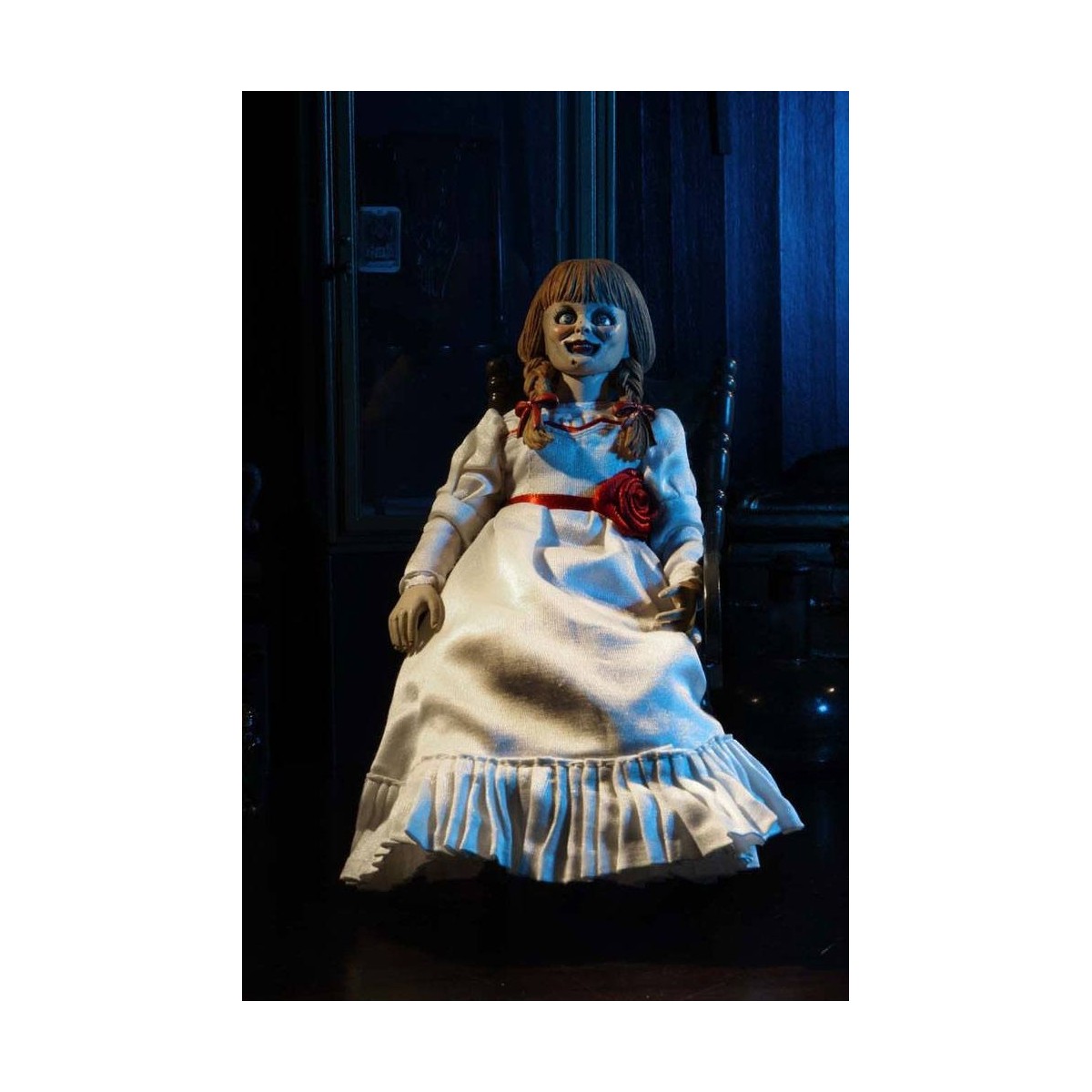 Neca - The Conjuring Universe - Tela retro Annabelle