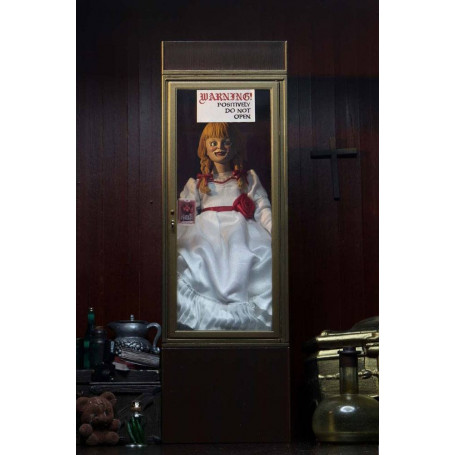 Neca - The Conjuring Universe - Tela retro Annabelle