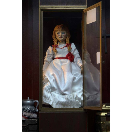 Neca - The Conjuring Universe - Tela retro Annabelle
