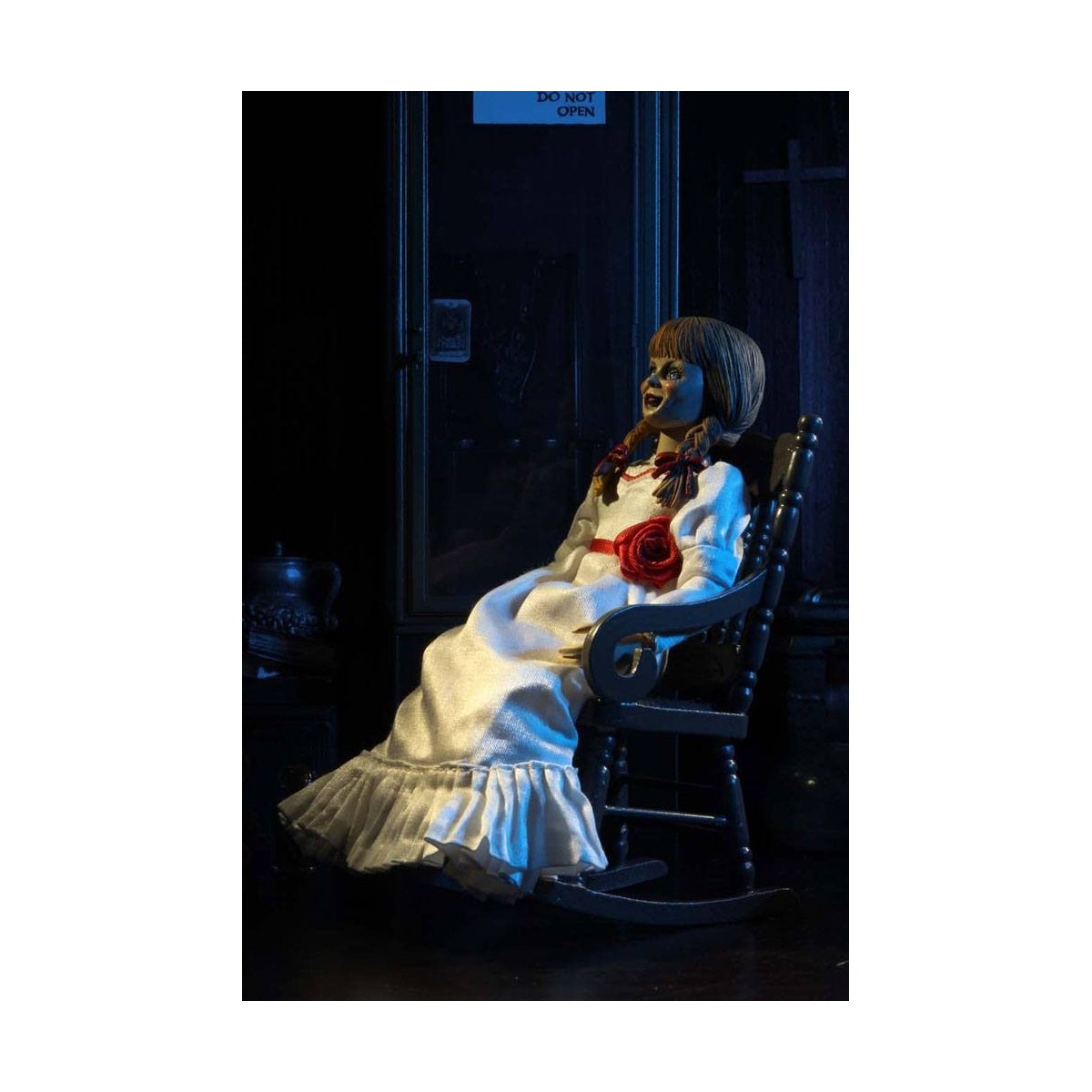 Neca - The Conjuring Universe - Tela retro Annabelle