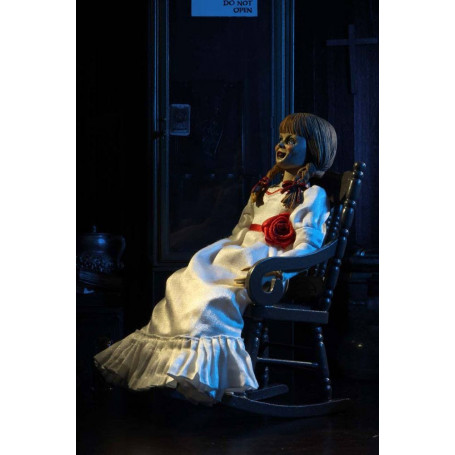 Neca - The Conjuring Universe - Tela retro Annabelle