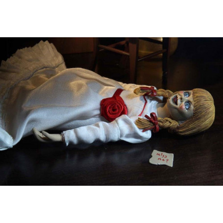 Neca - The Conjuring Universe - Tela retro Annabelle