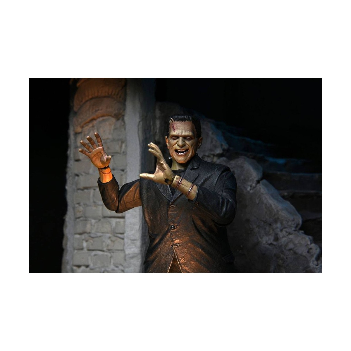 NECA - El Monstruo de Frankenstein en versión color - Universal Monsters