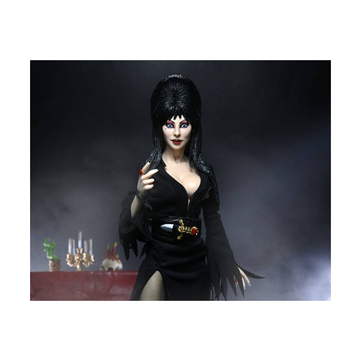 Neca - Elvira Mistress of the Dark - Tela retro