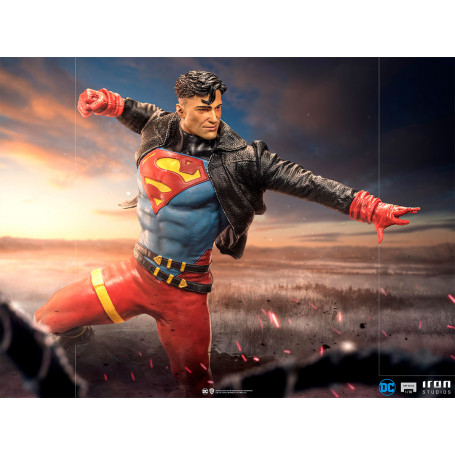 Iron Studios - Superboy Deluxe DC Comics Series 7 - Escala artística 1/10