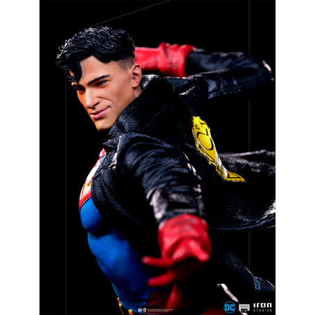 Iron Studios - Superboy Deluxe DC Comics Series 7 - Escala artística 1/10