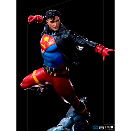 Iron Studios - Superboy Deluxe DC Comics Series 7 - Escala artística 1/10