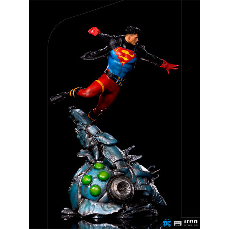 Iron Studios - Superboy Deluxe DC Comics Series 7 - Escala artística 1/10