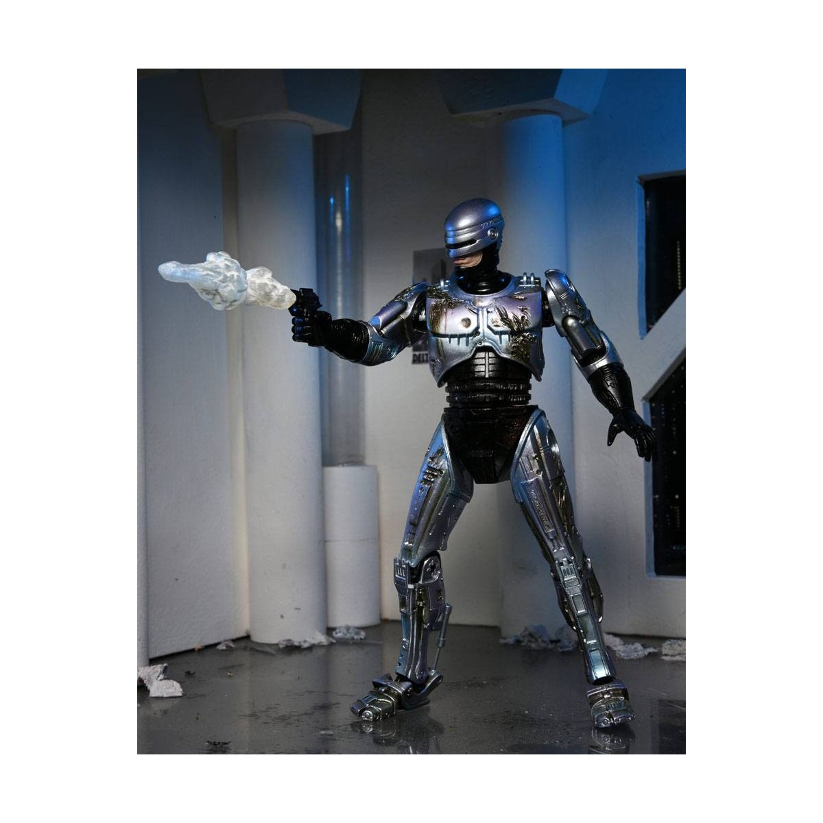 Neca - RoboCop - RoboCop dañado por la batalla con silla