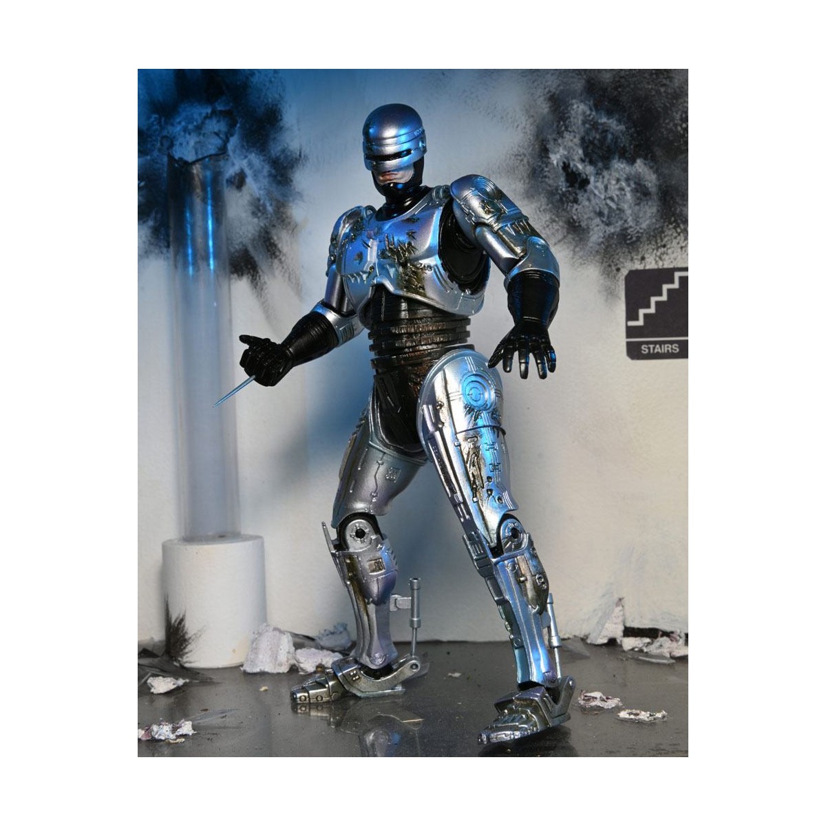 Neca - RoboCop - RoboCop dañado por la batalla con silla