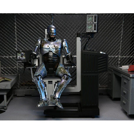Neca - RoboCop - RoboCop dañado por la batalla con silla