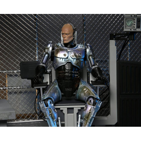 Neca - RoboCop - RoboCop dañado por la batalla con silla