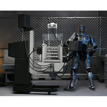 Neca - RoboCop - RoboCop dañado por la batalla con silla