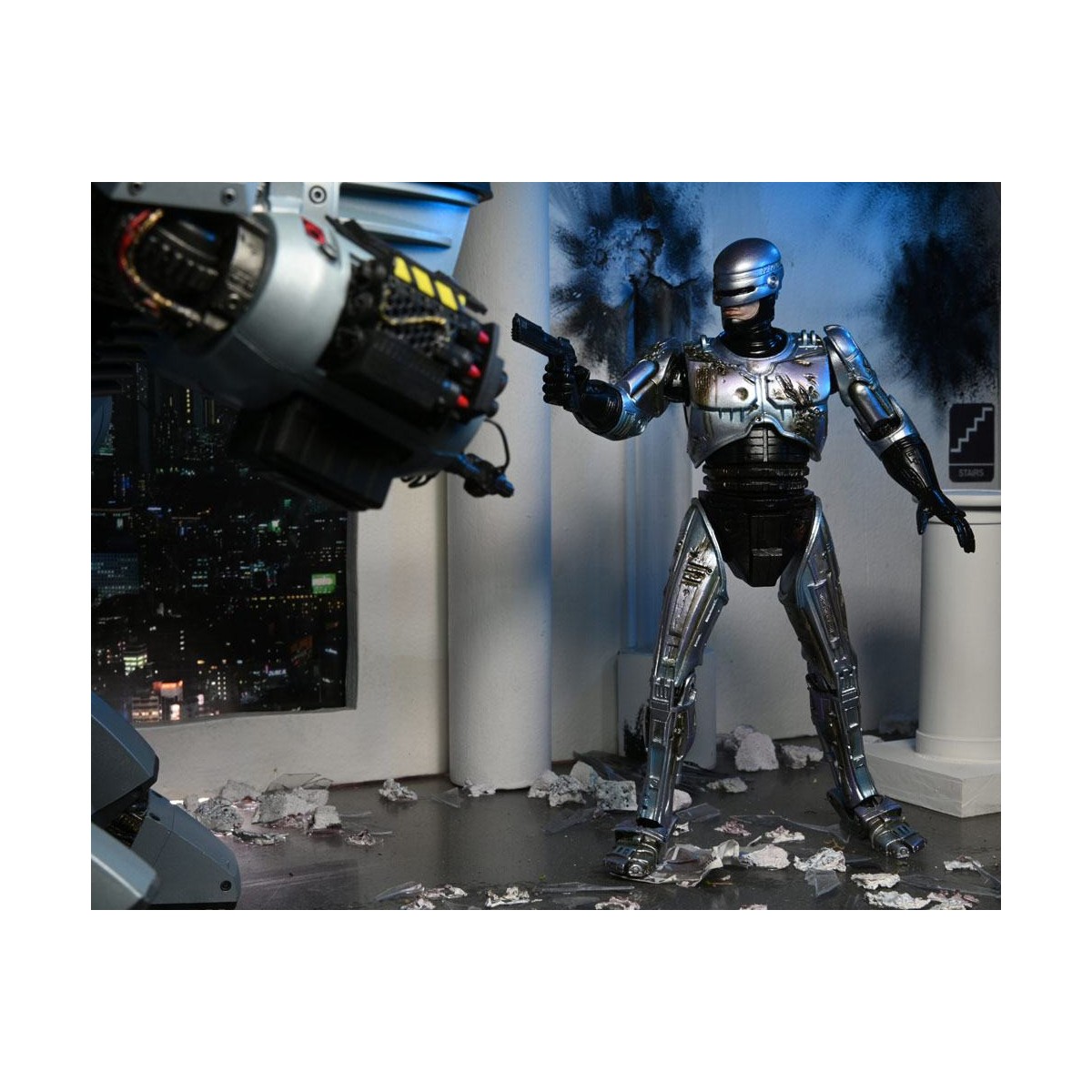 Neca - RoboCop - RoboCop dañado por la batalla con silla