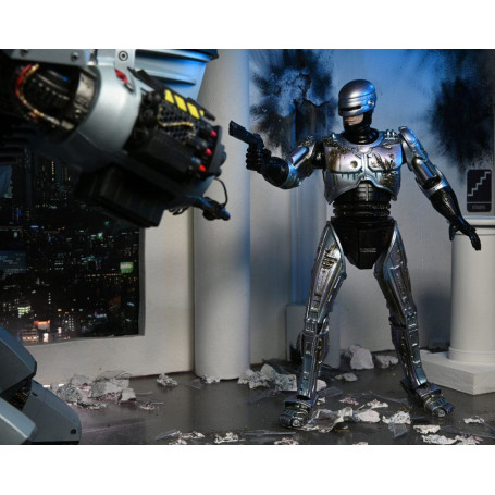 Neca - RoboCop - RoboCop dañado por la batalla con silla
