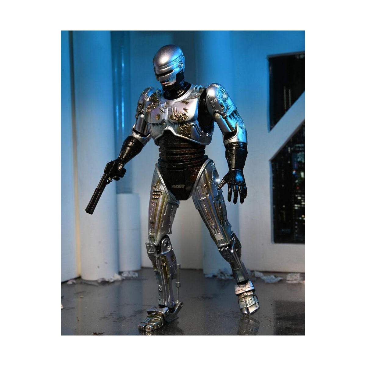 Neca - RoboCop - RoboCop dañado por la batalla con silla