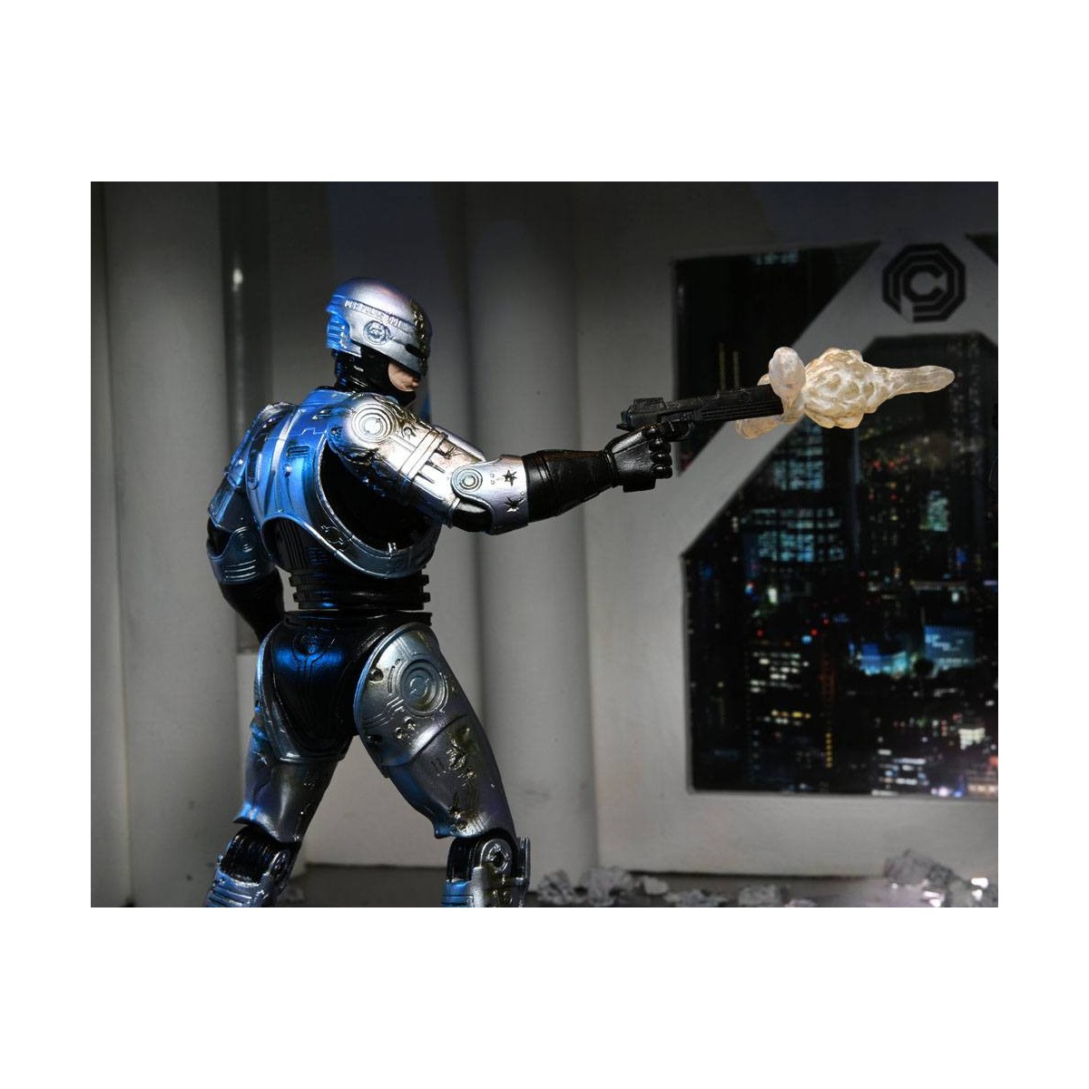 Neca - RoboCop - RoboCop dañado por la batalla con silla