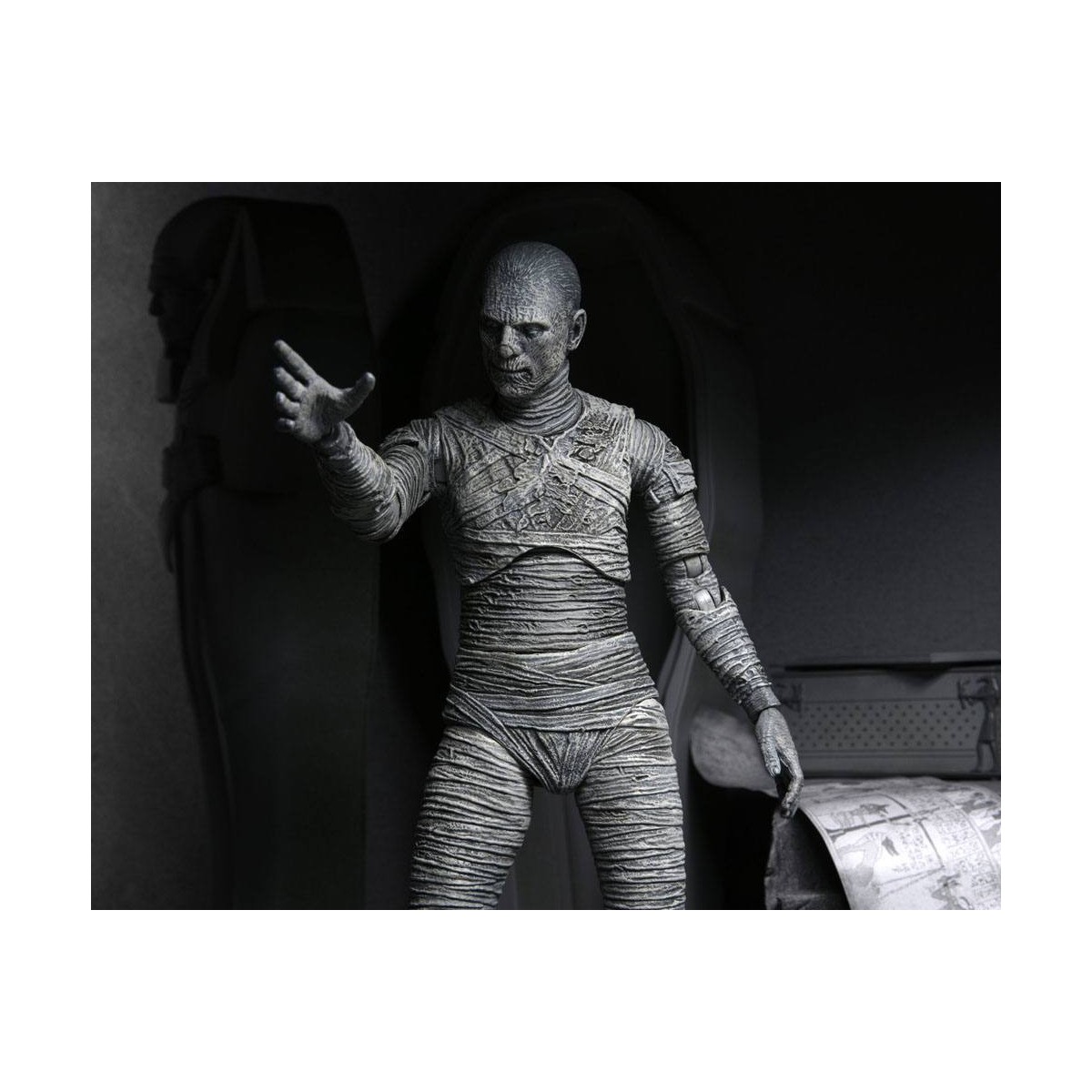 NECA - Ultimate The Mummy Versión Blanca y Negra - Universal Monsters
