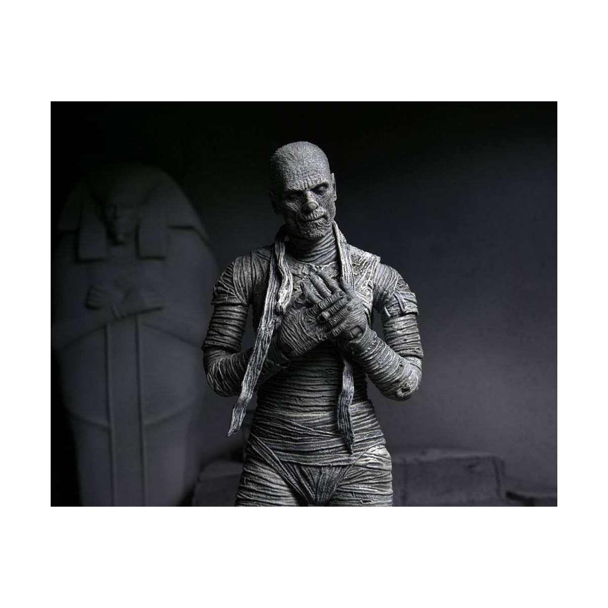 NECA - Ultimate The Mummy Versión Blanca y Negra - Universal Monsters