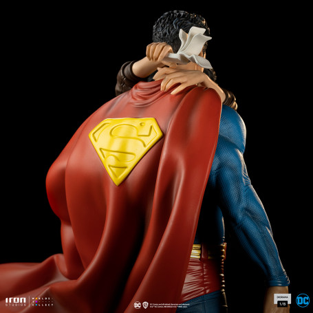 Iron Studios - Diorama de Superman y Loic Lane 1/6