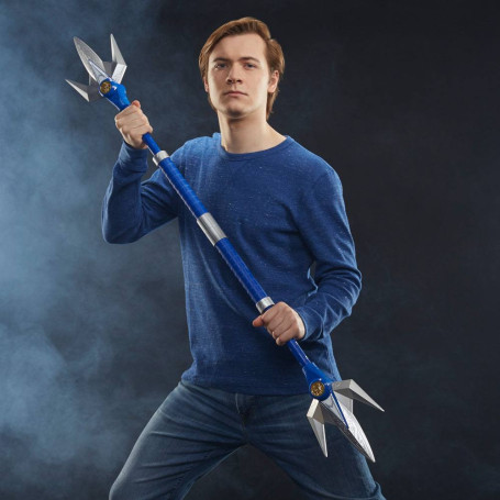 Hasbro - BLUE RANGER POWER LANCER 1:1 - Mighty Morphin Power Rangers Lightning Collection