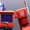 Robosen - Transformers Optimus Prime - robot interactivo auto-transformable - Versión en Inglés