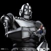 Iron Studios - Half Art Scale 1/20 - El Gigante de Hierro y Hogarth Hughes Estatuilla