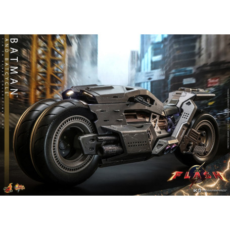 Hot Toys - DC Comics - Batman (Affleck) y Batcycle 1:6 Escala Figura Set The Flash - Movie Masterpiece 1/6