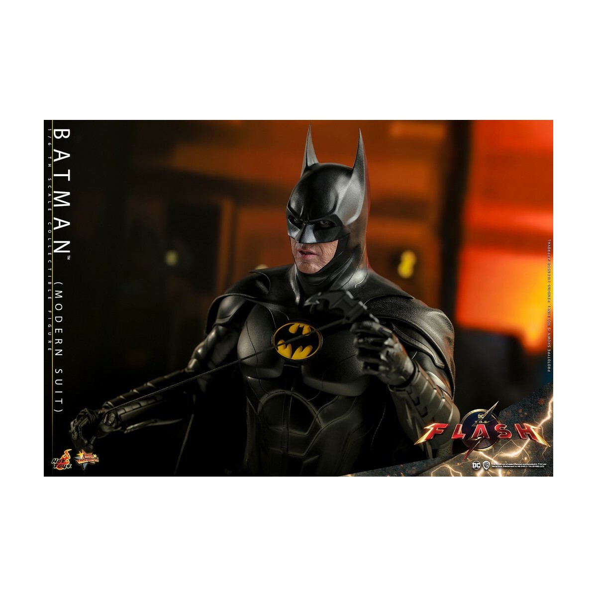 Hot Toys - DC Comics - Batman Traje Moderno (Keaton) The Flash - Movie Masterpiece 1/6