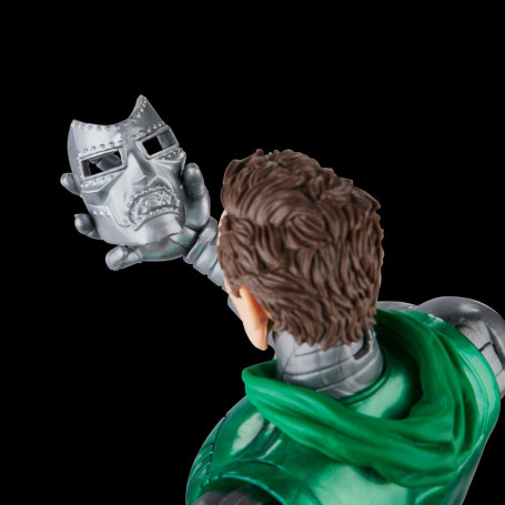 Marvel Legends - CAPITÁN MARVEL VS DR. DOOM - Vengadores: Más allá de los poderosos de la Tierra